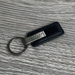 [PZ040] KENNETH COLE REACTION LEATHER KEYCHAIN IN BLACK